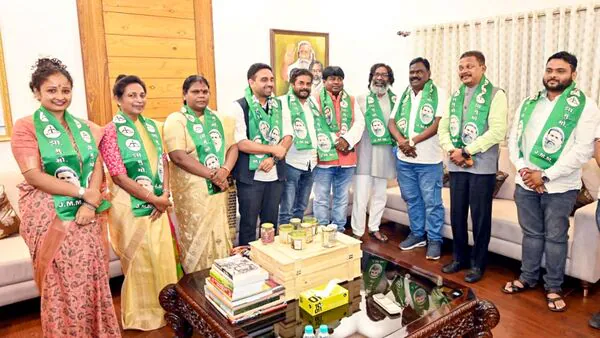 Jharkhand Elections: Ex-BJP leaders Lois Marandi, Kunal Sarangi join CM