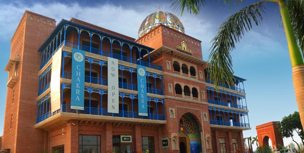 Namaste Dwaar is rigorous in its approach to waste. Plastic use is minimized to near zero, with single-use plastics entirely eliminated
